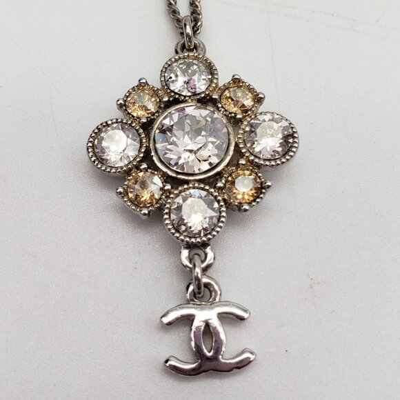 Authentic CHANEL CC with stone Necklace Silver Color - Picture 10 of 12